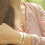 Lade das Bild in den Galerie-Viewer, OOAK • Silver Pebble pendant with White labradorite #4 (ready to ship)