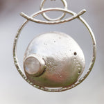Lade das Bild in den Galerie-Viewer, OOAK • Silver Pebble pendant with White labradorite #4 (ready to ship)