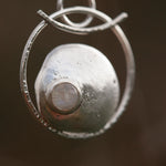 Lade das Bild in den Galerie-Viewer, OOAK • Silver Pebble pendant with White labradorite #4 (ready to ship)