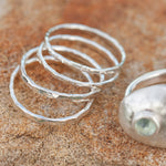 Afbeelding in Gallery-weergave laden, OOAK • Silver Pebble ring set #1, blue onyx, size 53 (ready to ship)