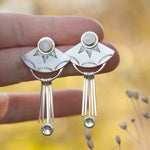 Lade das Bild in den Galerie-Viewer, OOAK Aina earrings #10 • White Labradorite & Onyx (ready to ship)