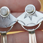 Lade das Bild in den Galerie-Viewer, OOAK Aina earrings #10 • White Labradorite & Onyx (ready to ship)