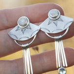 Lade das Bild in den Galerie-Viewer, OOAK Aina earrings #10 • White Labradorite & Onyx (ready to ship)