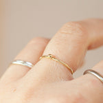 Afbeelding in Gallery-weergave laden, OOAK Simple ring in 18k yellow gold with tiny dot • sizes 51,5 & 54 (ready-to-ship)