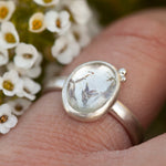 Afbeelding in Gallery-weergave laden, OOAK ring with captured plant #5 • aquamarine • size 51,5 (ready to ship)
