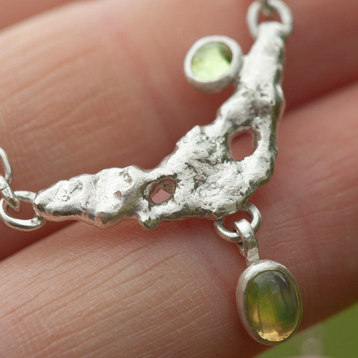 Collier Lava pièce unique #8 • Péridot & opale (prêt à expédier)