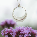 Cargar imagen en el visor de la galería, OOAK • Crescent moon pendant in silver #18 (ready to ship)