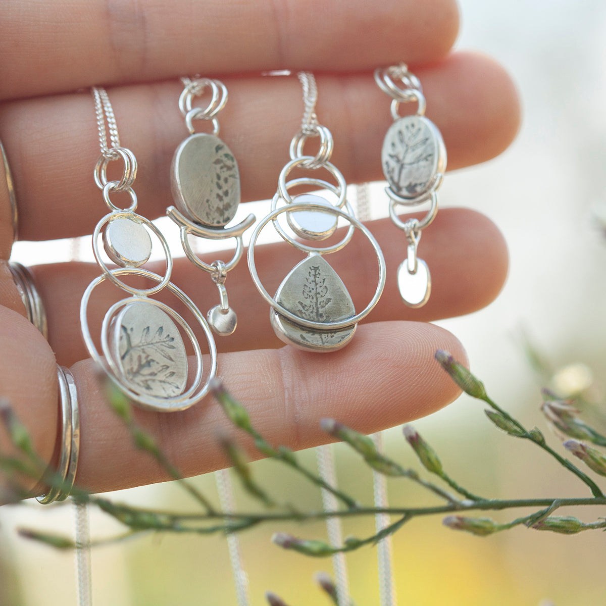 Pièce unique Pendentif Osmose #52 ~ avec plante capturée • Aigue-marine & Opale (prêt à expédier)