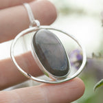 Afbeelding in Gallery-weergave laden, OOAK Mae pendant in silver #43 • Purple Labradorite (Ready to ship)