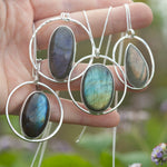 Afbeelding in Gallery-weergave laden, OOAK Mae pendant in silver #43 • Purple Labradorite (Ready to ship)
