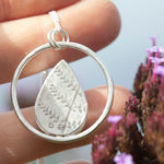 Cargar imagen en el visor de la galería, OOAK Mae pendant in silver #34 • rough Labradorite (Ready to ship)