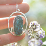 Afbeelding in Gallery-weergave laden, OOAK Mae pendant in silver #35 • rough Labradorite (Ready to ship)