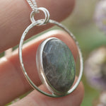 Afbeelding in Gallery-weergave laden, OOAK Mae pendant in silver #45 • Labradorite (Ready to ship)