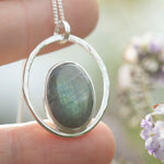 Lade das Bild in den Galerie-Viewer, OOAK Mae pendant in silver #46 • Labradorite (Ready to ship)