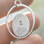 Lade das Bild in den Galerie-Viewer, OOAK Mae pendant in silver #46 • Labradorite (Ready to ship)