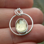 Afbeelding in Gallery-weergave laden, OOAK Mae pendant in silver #5 • lemon quartz (Ready to ship)