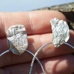 Afbeelding in Gallery-weergave laden, OOAK Selaya silver earrings #5 • bark (ready to ship)