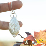 Lade das Bild in den Galerie-Viewer, OOAK Blueberry Leaf pendant in silver #5 (ready to ship)