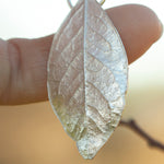 Lade das Bild in den Galerie-Viewer, OOAK Blueberry Leaf pendant in silver #5 (ready to ship)