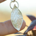 Afbeelding in Gallery-weergave laden, OOAK Blueberry Leaf pendant in silver #7 (ready to ship)