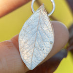 Afbeelding in Gallery-weergave laden, OOAK Blueberry Leaf pendant in silver #7 (ready to ship)