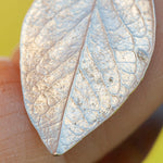 Afbeelding in Gallery-weergave laden, OOAK Blueberry Leaf pendant in silver #7 (ready to ship)