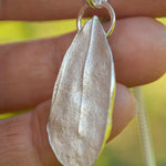 Cargar imagen en el visor de la galería, OOAK Phillyrea latifolia Leaf pendant in silver #12 (ready to ship)