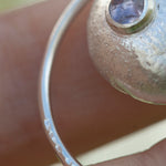 Lade das Bild in den Galerie-Viewer, OOAK • Silver Pebble pendant with Tanzanite #9 (ready to ship)