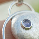 Lade das Bild in den Galerie-Viewer, OOAK • Silver Pebble pendant with Tanzanite #9 (ready to ship)