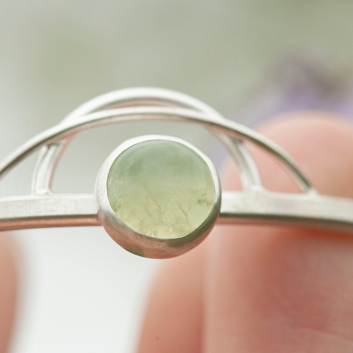 Bracelet Elva pièce unique #14 • Préhnite & arches (prêt à expédier)