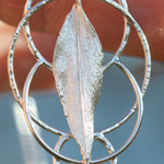 Charger l'image dans la galerie, OOAK Leaf pendant in silver #8 • Labradorite (ready to ship)