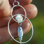 Charger l'image dans la galerie, OOAK Leaf pendant in silver #7 • White Labradorite ~ Rainbow Moonstone (ready to ship)