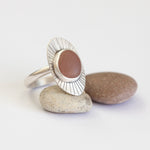 Load image into Gallery viewer, OOAK intuition ring with soft pink pebble ~ Size 54,75 (ready-to-ship)