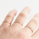 Afbeelding in Gallery-weergave laden, Simple hammered solid 14k gold ring (ready to ship)