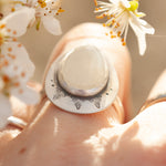 Cargar imagen en el visor de la galería, Kaha ring with moonstone ~ size 52,5 (ready to ship)