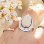 Cargar imagen en el visor de la galería, Kaha ring with moonstone ~ size 52,5 (ready to ship)