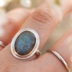 Afbeelding in Gallery-weergave laden, Sena ring with labradorite ~ size 55 (ready to ship)