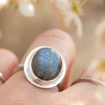 Afbeelding in Gallery-weergave laden, Sena ring with labradorite ~ size 55 (ready to ship)