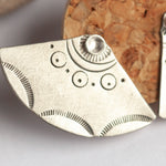 Cargar imagen en el visor de la galería, OOAK Aela ear jackets #38 • silver (ready-to-ship)
