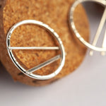 Cargar imagen en el visor de la galería, OOAK silver circle earrings #1 (ready-to-ship)
