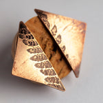 Afbeelding in Gallery-weergave laden, OOAK earrings with plant imprint #5 • copper (ready-to-ship)

