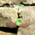 Afbeelding in Gallery-weergave laden, OOAK dangle earrings with plant imprint #1 • copper (ready-to-ship)
