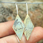 Afbeelding in Gallery-weergave laden, OOAK dangle earrings with plant imprint #3 • brass (ready-to-ship)
