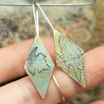 Charger l&#39;image dans la galerie, OOAK dangle earrings with plant imprint #3 • brass (ready-to-ship)
