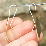 Lade das Bild in den Galerie-Viewer, OOAK dangle earrings with plant imprint #3 • brass (ready-to-ship)
