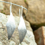 Cargar imagen en el visor de la galería, OOAK dangle earrings with plant imprint #5 • silver (ready-to-ship)
