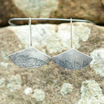 Charger l&#39;image dans la galerie, OOAK dangle earrings with plant imprint #6 • silver (ready-to-ship)
