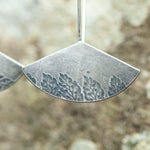 Lade das Bild in den Galerie-Viewer, OOAK dangle earrings with plant imprint #6 • silver (ready-to-ship)
