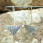 Afbeelding in Gallery-weergave laden, OOAK dangle earrings with plant imprint #8 • silver (ready-to-ship)
