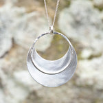 Afbeelding in Gallery-weergave laden, OOAK • Crescent moon pendant in silver #2  (ready to ship)
